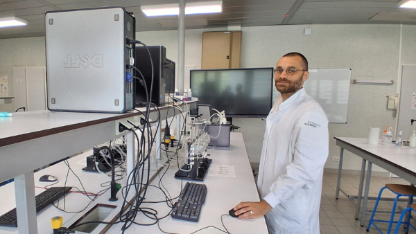 Un métier, un portrait - Entre laboratoire et amphithéâtre 